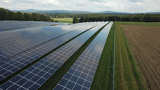 Solární panel s baterií pro nezávislé fotovoltaické systémy